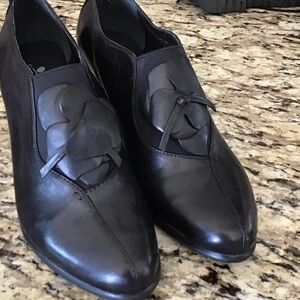 Spring Step black heeled shoe